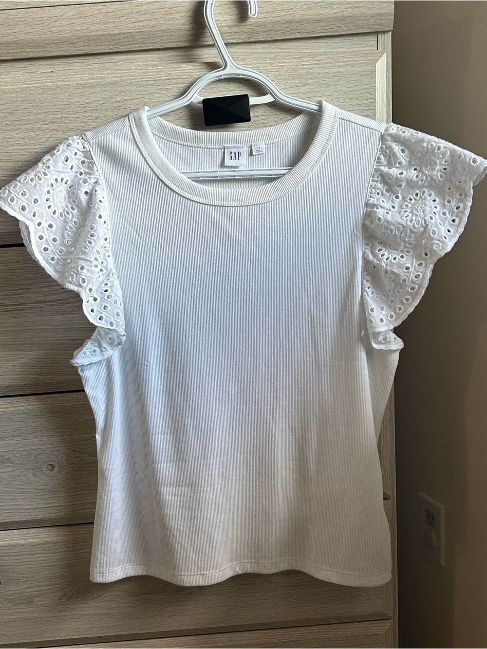 GAP White Eyelet Flutter Sleeve Shirt (M/L)